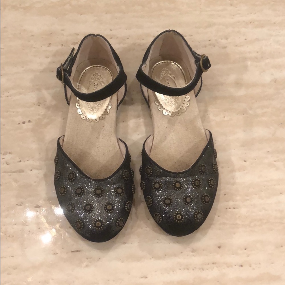 Girls shoes